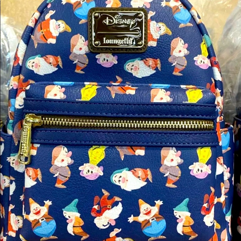 NWT Loungefly Disney 7 dwarfs mini backpack